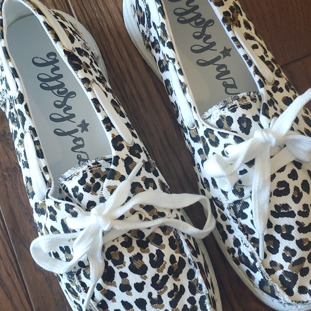 ONLY A FEW SIZES LEFT! 6-10 Authentic Gypsy Jazz White/Tan Leopard Shoes - Picture 2 of 2